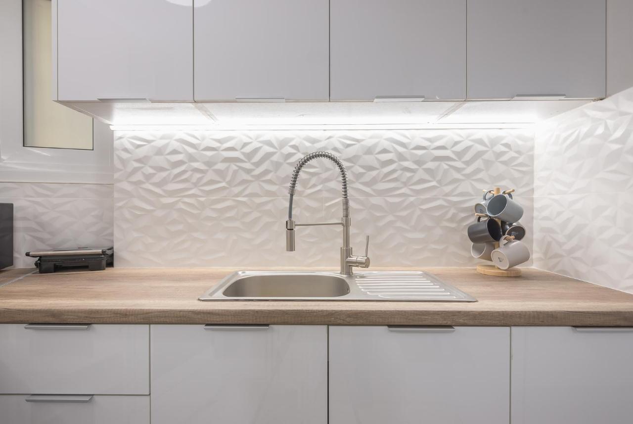 Stylish Luxury At Ampelokipi Metro Station Apartment *